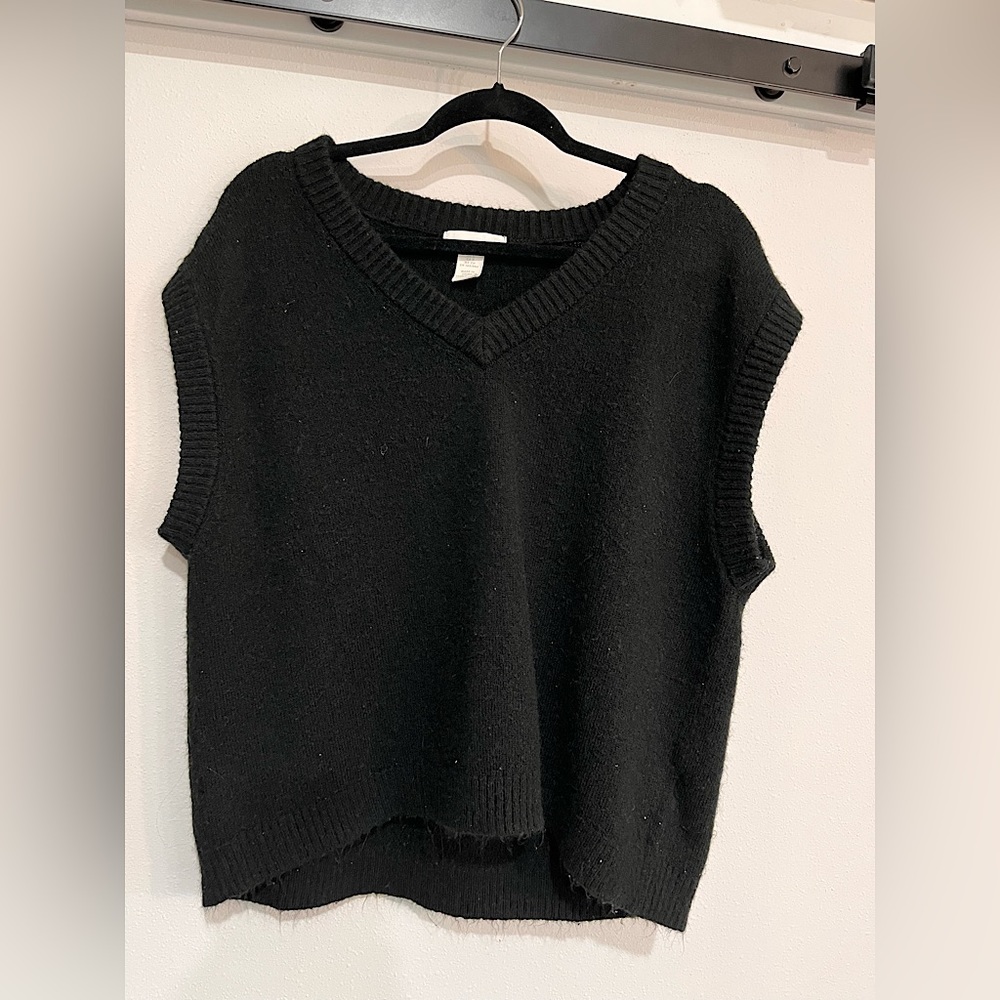 Womens size small black H&M sweater vest.